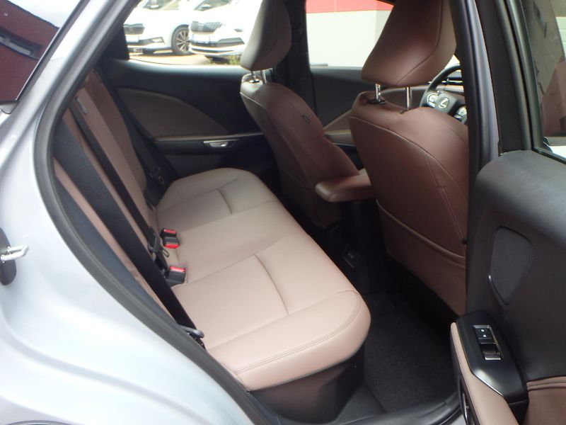 Lexus LBX (2024) 4x4 Elegant Tech  - fotka 16 z 28