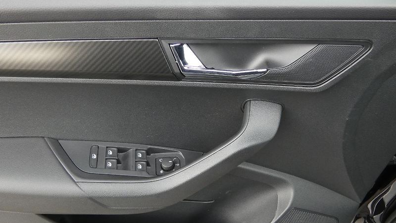 Škoda Karoq 1,5 TSI DSG Sportline - fotka 9 z 23