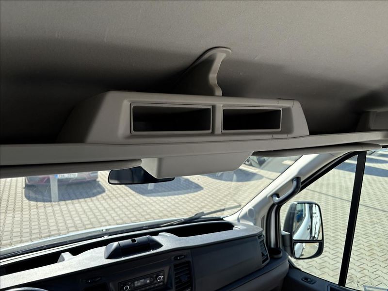 Ford Transit 2,0 mHEV 96kW L3 Kombi Van DPH - fotka 20 z 36