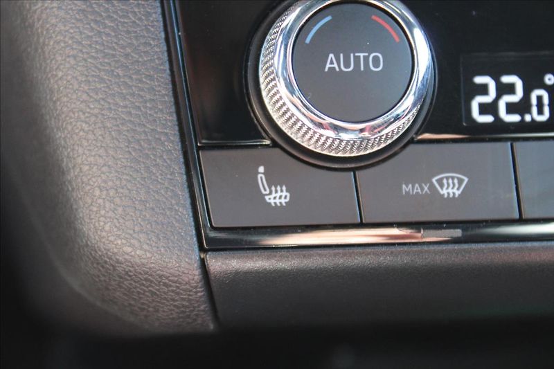 Škoda Scala 1,0 TSI  1.MAJ,A/T,MONTE CARLO - fotka 18 z 36