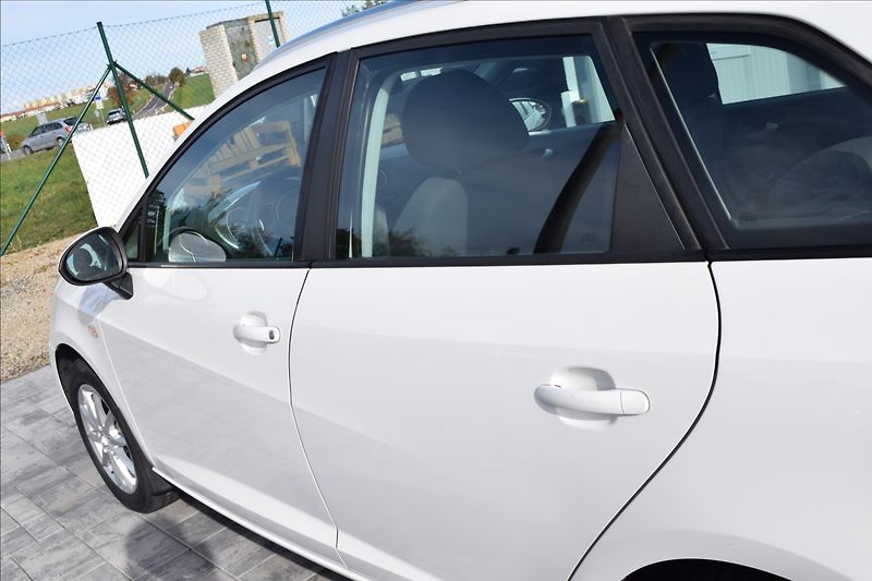 Seat Ibiza 1,4 16V 63KW NÍZKÝ NÁJEZD ALU - fotka 11 z 35