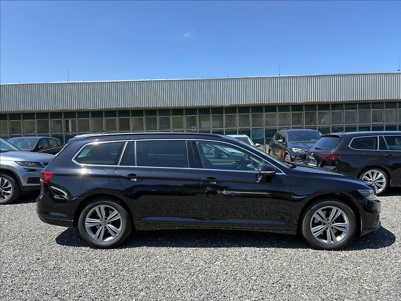 Volkswagen Passat 2,0 KAMERA 360,KEYLESS,VIRTUAL - fotka 7 z 31