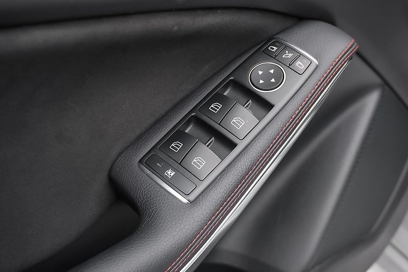 Mercedes-Benz Třídy A 220d 4MATIC AMG - fotka 17 z 28