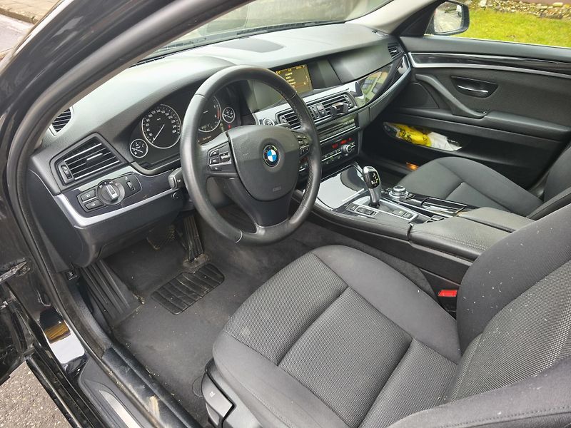 BMW Řada 5 (2013)  520 D -CZ SERVISKA - fotka 9 z 20