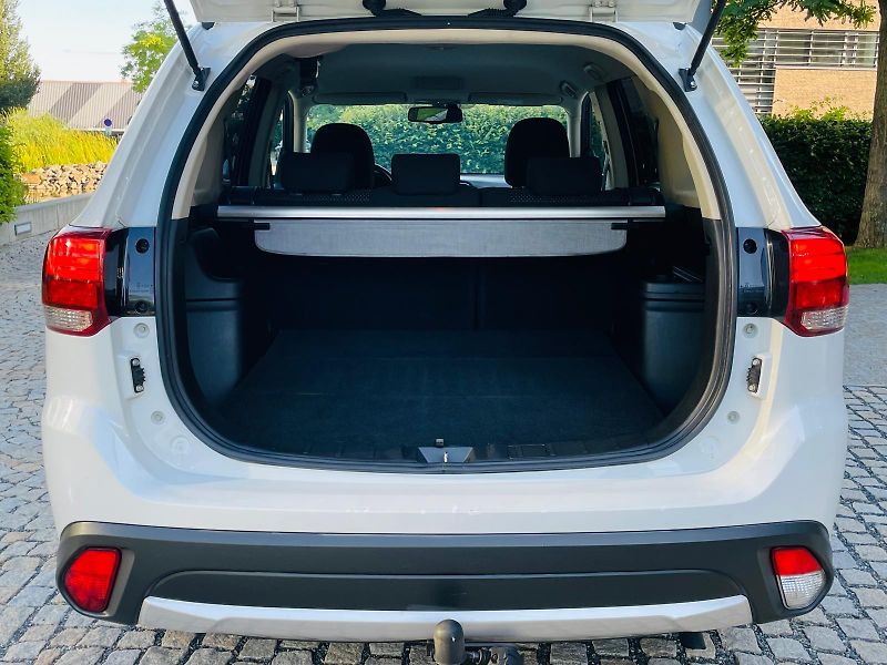 Mitsubishi Outlander 2.0i 1.MAJITEL SERVISKA TAŽNÉ - fotka 20 z 46