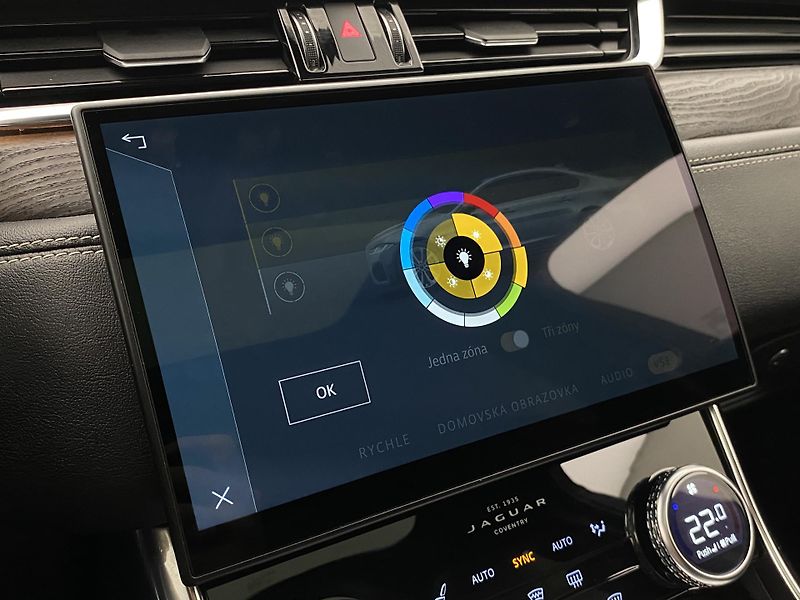 Jaguar XF D200 R-DYNAMIC AWD REZERVACE - fotka 48 z 48