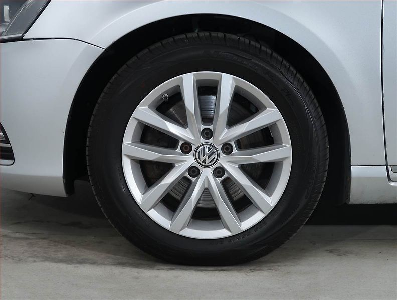 Volkswagen Passat (2014) 2.0 TDI, Automat, Navi - fotka 15 z 23