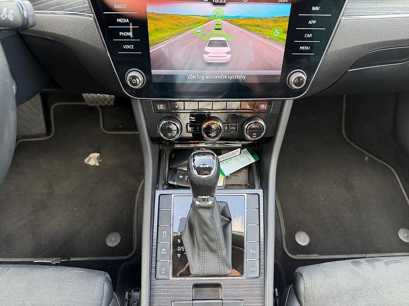Škoda Superb (2023) STYLE 2.0TDI 147kW 4x4 DSG TAŽ - fotka 10 z 11