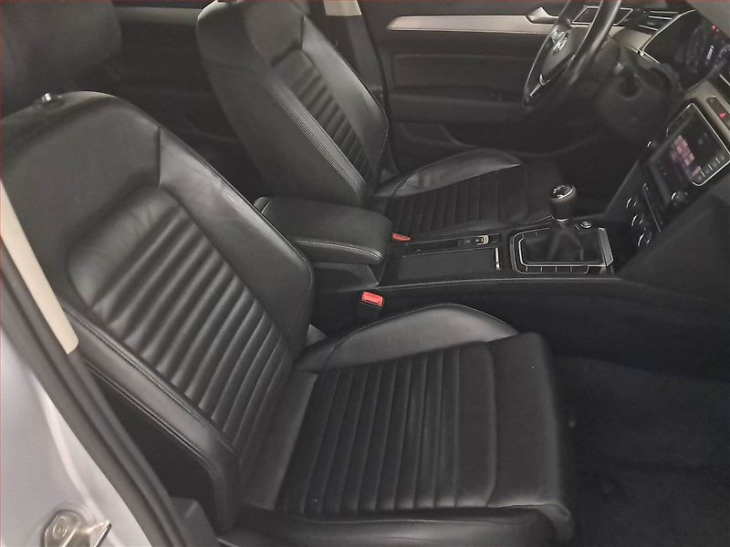 Volkswagen Passat (2015) Highline 2.0 TDI, Navi - fotka 9 z 20
