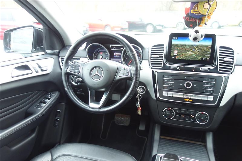 Mercedes-Benz GLE 350CDi 190KW,4 MAT.,KUPÉ. - fotka 19 z 39