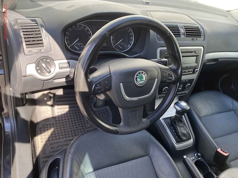 Škoda Octavia (2010) 1.9 TDi, DSG, park.čidla - fotka 12 z 18