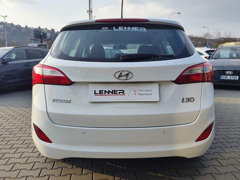 Hyundai i30 1.6 CRDi/81kW komfort - fotka 6 z 26