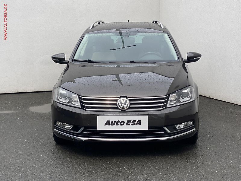Volkswagen Passat (2014) 2.0 TDi, Highline, bixen, - fotka 2 z 19