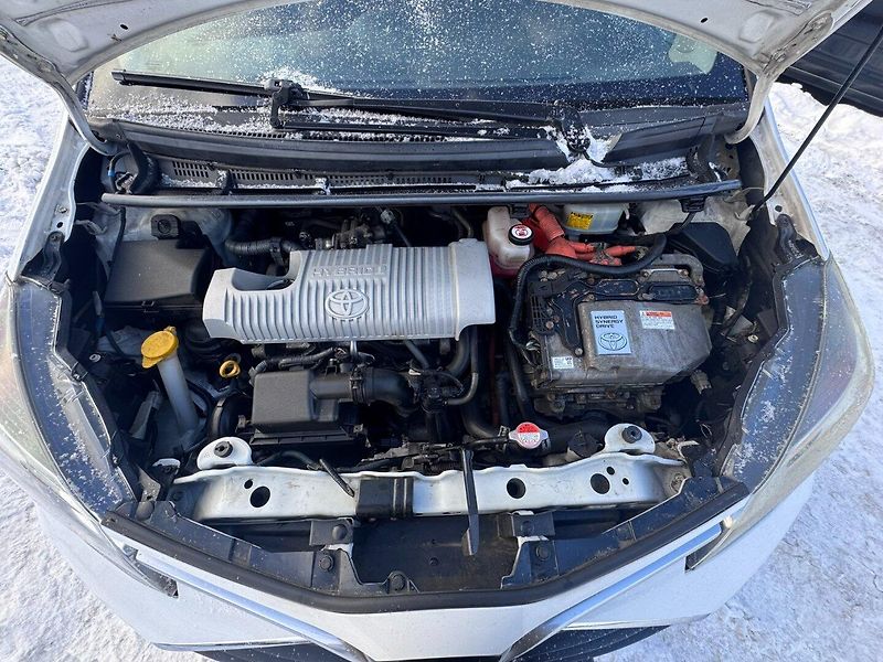Toyota Yaris (2016) HYBRID 1,5 54 KW STK AUTOMAT - fotka 35 z 38