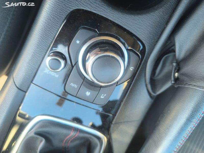 Mazda 3 20i,KRÁSNÁ,100KM,SERVISKA,1MAJ - fotka 16 z 27