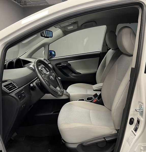 Toyota Verso 2.2 AT STYLE D-CAT 7míst - fotka 7 z 17