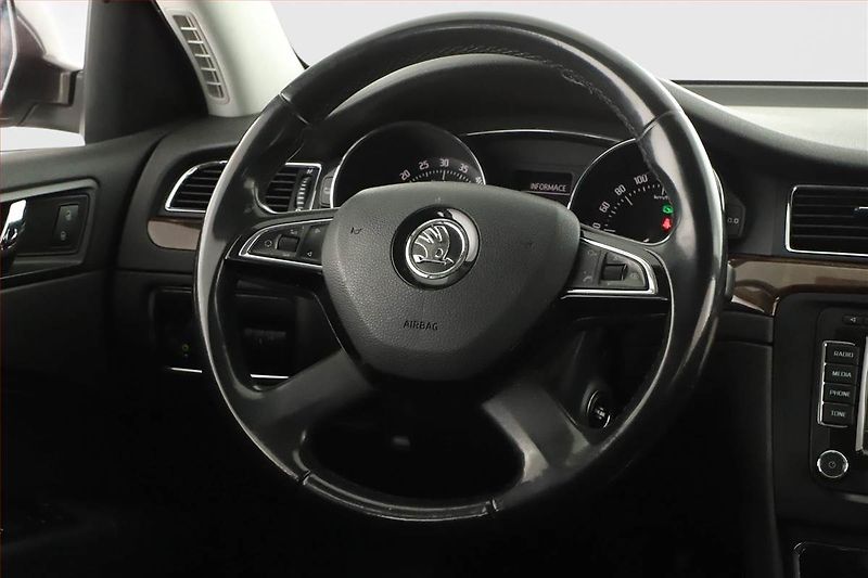 Škoda Superb (2014) Elegance 2.0 TDI, Automat - fotka 14 z 16