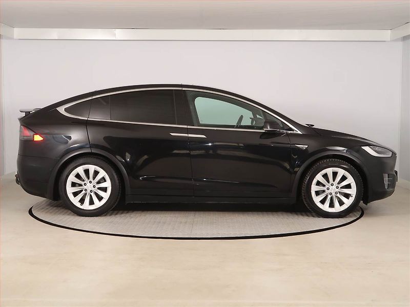 Tesla Model X (2016) 90D, SoH 84% - fotka 6 z 29