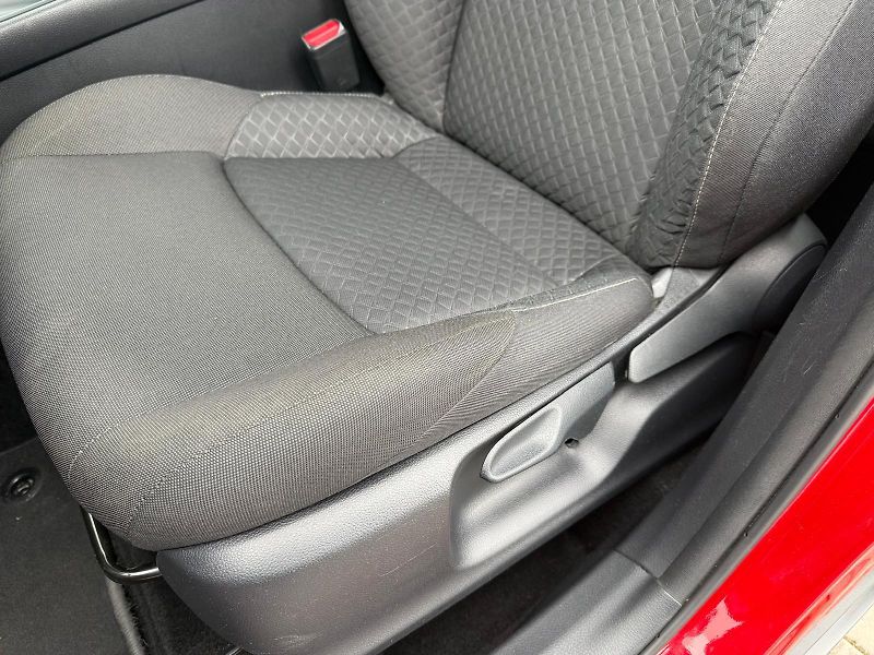 Toyota C-HR 1.8 HSD e-CVT Comfort - fotka 14 z 27
