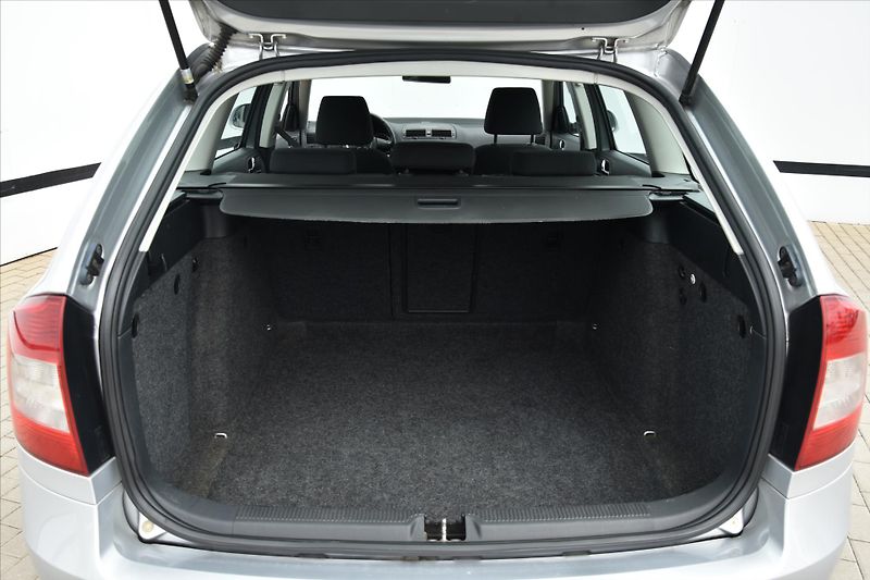 Škoda Octavia 1.6 TDI  77kW KLIMA SERVIS.KN. - fotka 11 z 19