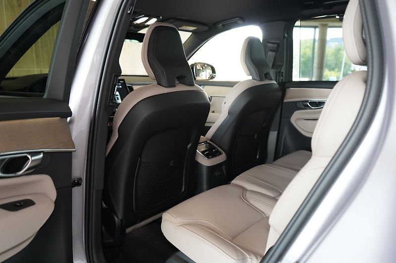 Volvo XC90 T8 PLUS Dark, Vzduch,Ventilace - fotka 40 z 46