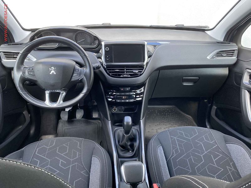 Peugeot 2008 (2018) 1.2 PT, 1.maj,ČR, Active - fotka 8 z 16