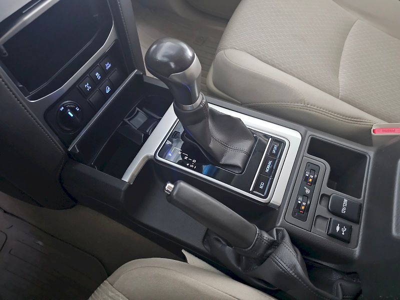 Toyota Land Cruiser (2019) LC150 2.8D-4D 130kW 4x4 - fotka 15 z 26