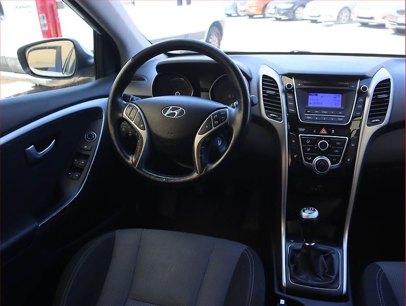 Hyundai i30 (2015) 1.6 MPI, Tempomat - fotka 7 z 17
