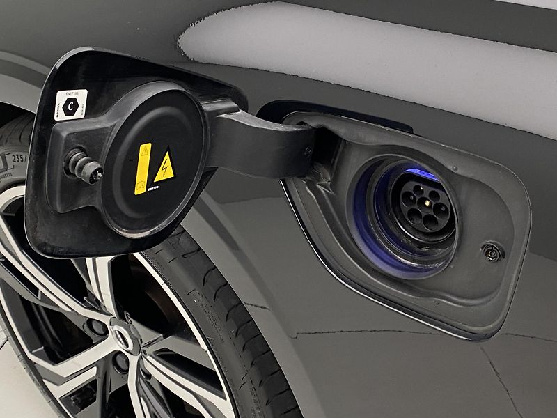 Volvo V60 T6 AWD RECHARGE CORE REZERVACE - fotka 33 z 45