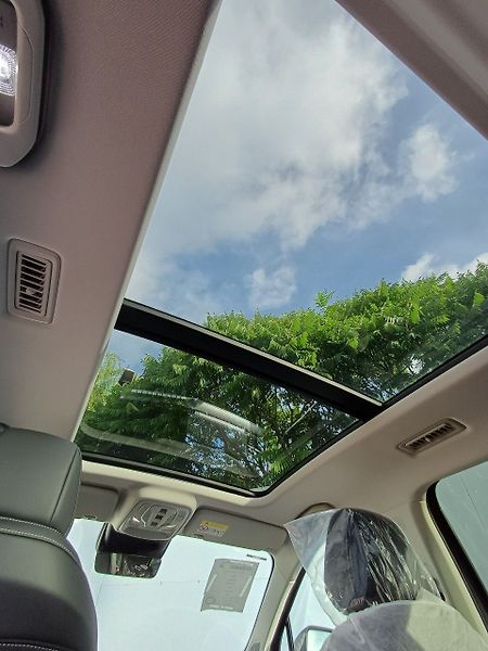 MG MGS9 Premium 1.5 TGI PHEV 220 kW - fotka 19 z 32