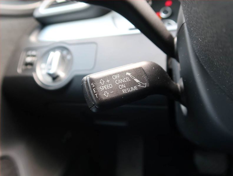 Volkswagen Passat (2014) 2.0 TDI, Automat, Navi - fotka 21 z 23