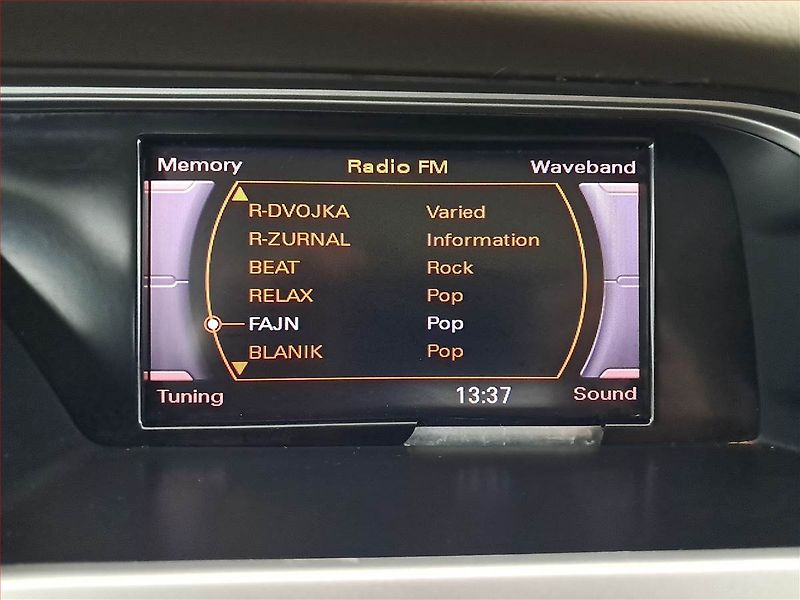 Audi A4 (2011) 2.0 TDI, Xenony, Tempomat - fotka 13 z 22