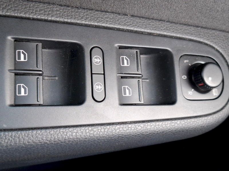Volkswagen Sharan (2012) TDI 2,0/110 kW 7-míst - fotka 34 z 37