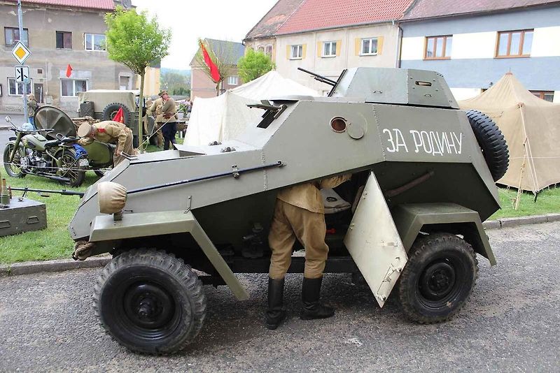 Nádherně zrenovovaný vojenský automobil Volkswagen type 82E, pro který cesta na akci do Radonic u Kadaně byla vůbec prvním dálkovým výjezdem.