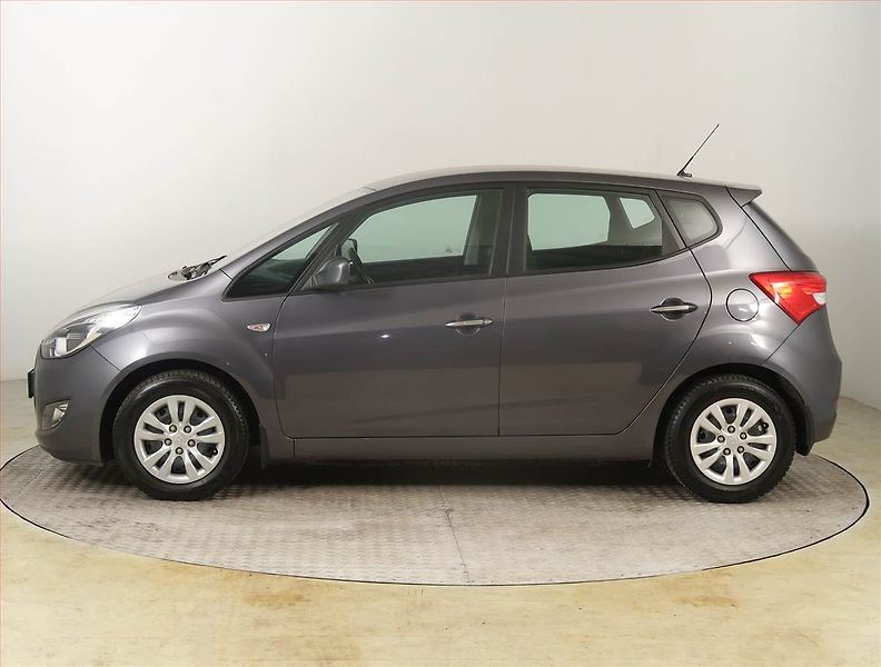 Hyundai ix20 (2015) 1.4 CVVT, Serv.kniha - fotka 3 z 18