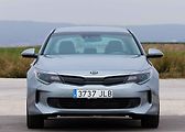 Kia Optima PHEV. Emise: 37 g/CO2 na km. Spotřeba: 1,6 l/100 km.