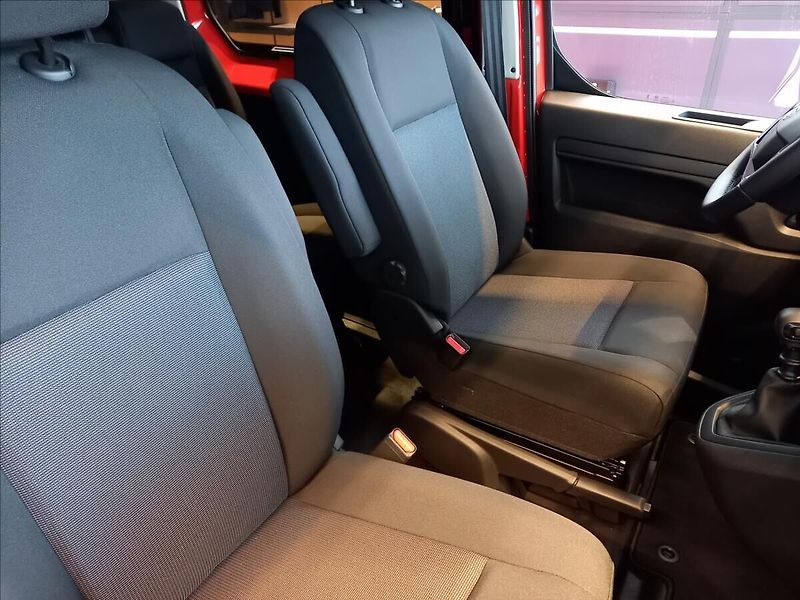 Toyota ProAce Verso 2,0 L2 Combi 2,0D 144k MT6 8S - fotka 8 z 14