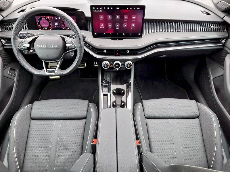Škoda Superb (2025) Combi iV SportLine DSG 1,5TSi - fotka 5 z 35