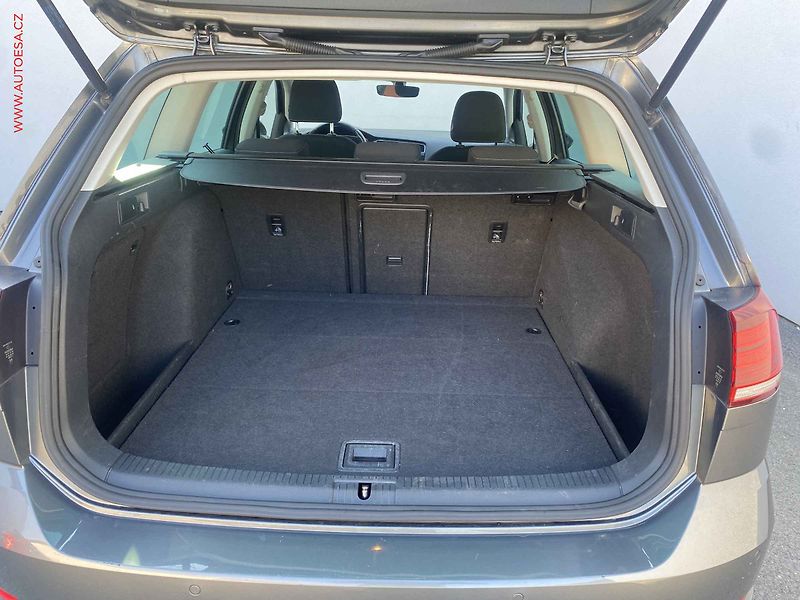 Volkswagen Golf (2017) 1.0 TSi, Comfortline, navi - fotka 7 z 19