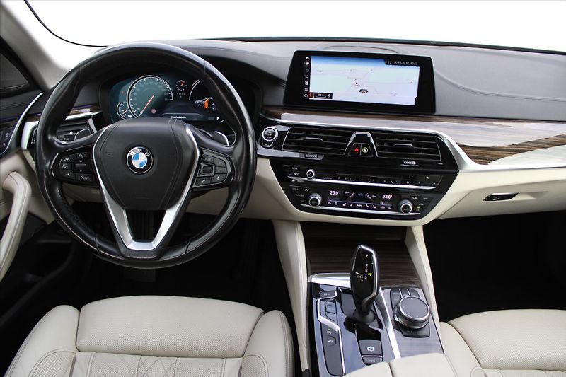 BMW Řada 5 540i xDrive 250kW LUXURY ČR - fotka 14 z 35