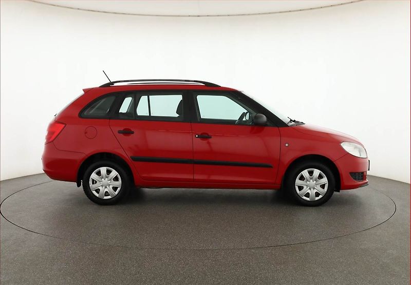 Škoda Fabia (2012) 1.2 12V, Park. senzory - fotka 6 z 12