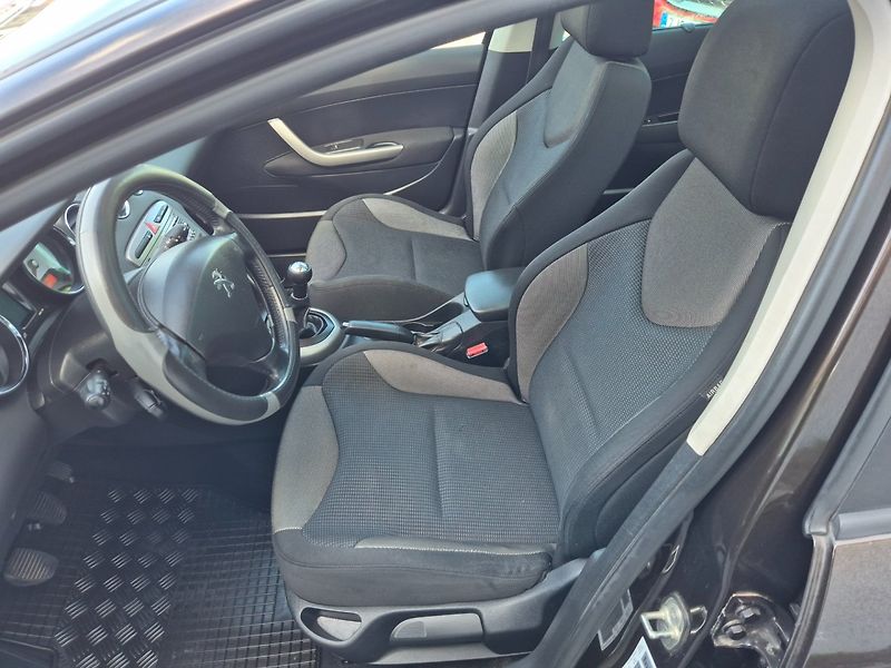 Peugeot 308 (2013) 1.6HDi Xenony , TZ , Nová STK - fotka 19 z 32