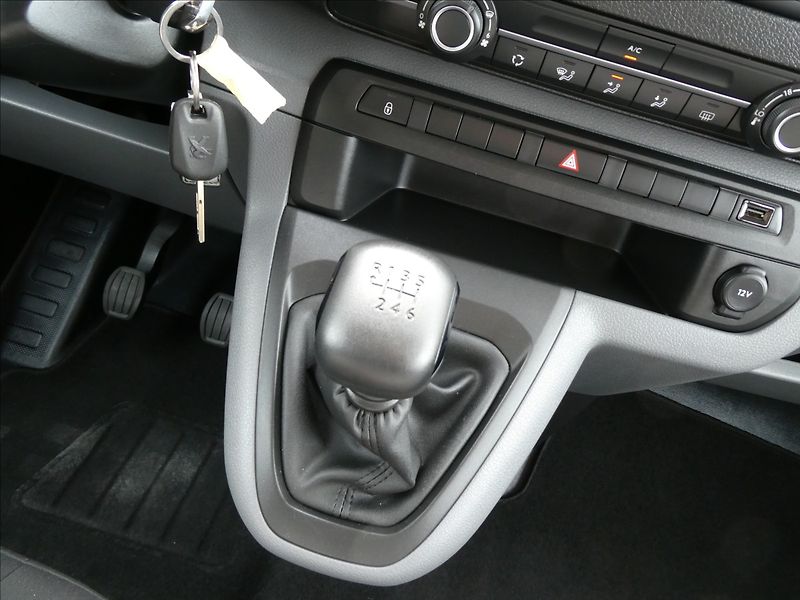 Peugeot Expert 1,5 HDi 1.MAJ.,LONG,9.míst,DPH - fotka 28 z 44