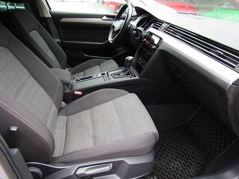 Volkswagen Passat (2021) 2.0 TDI 110kW DSG ACC - fotka 28 z 46