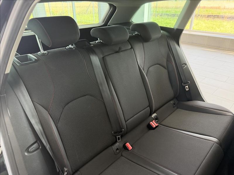 Seat Leon 2,0 TDi, FR-Line, DSG, Navi - fotka 30 z 34