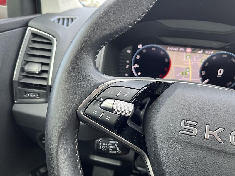 Škoda Karoq 1.5TSI TOP SELECTION 110kW - fotka 15 z 23