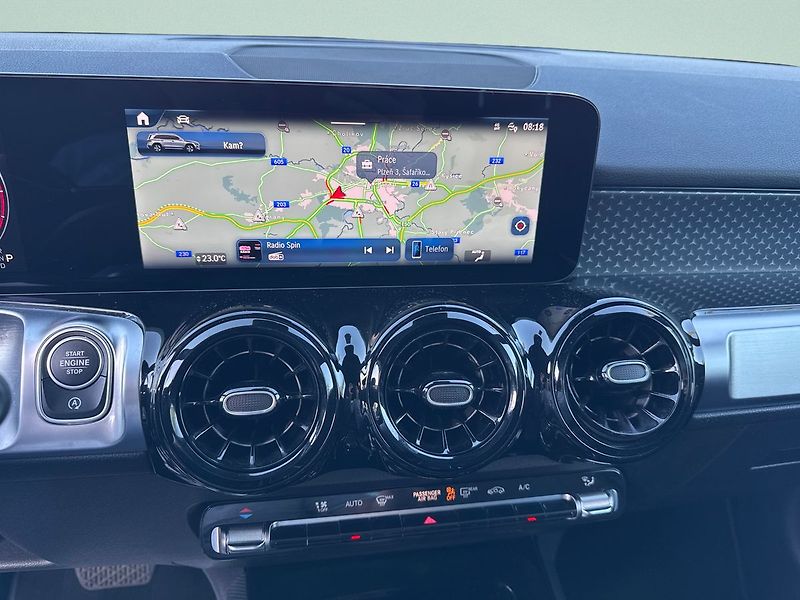 Mercedes-Benz GLB 200d 4MATIC - fotka 16 z 21