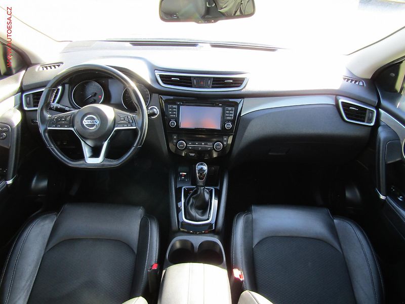 Nissan Qashqai (2017) 1.6dCi, ČR, Tekna, AT, panor - fotka 8 z 17
