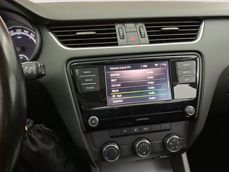 Škoda Octavia (2019) 1.0 TSI, Tempomat - fotka 12 z 16