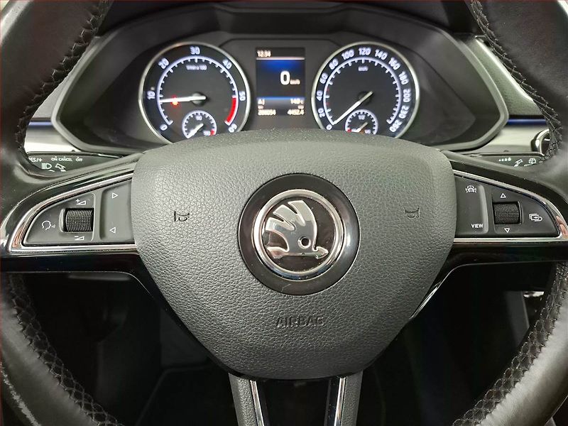 Škoda Superb (2019) 2.0 TDI, Navi, Bi-Xenony - fotka 17 z 21